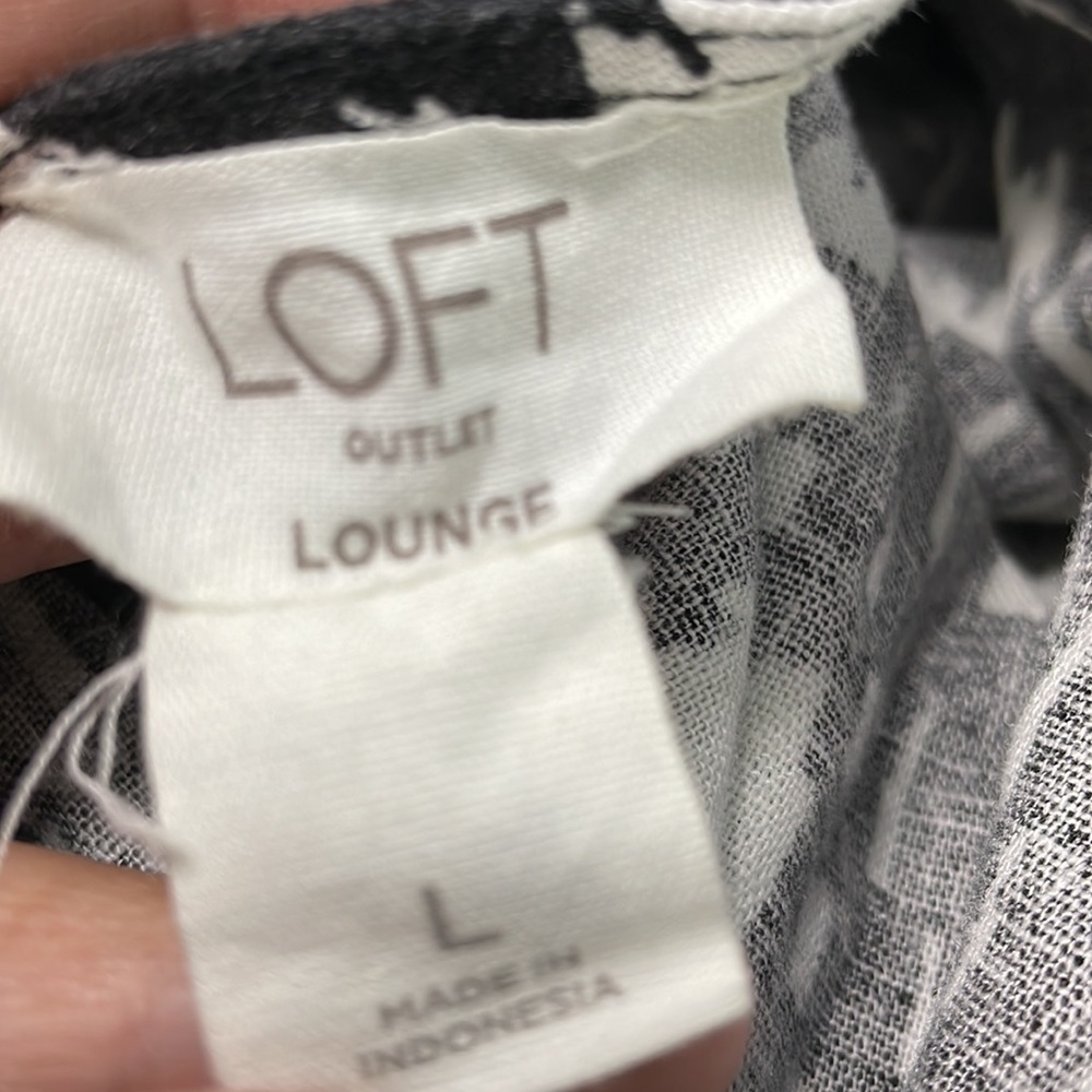 LOFT Lounge Linen Romper - Picture 5 of 5